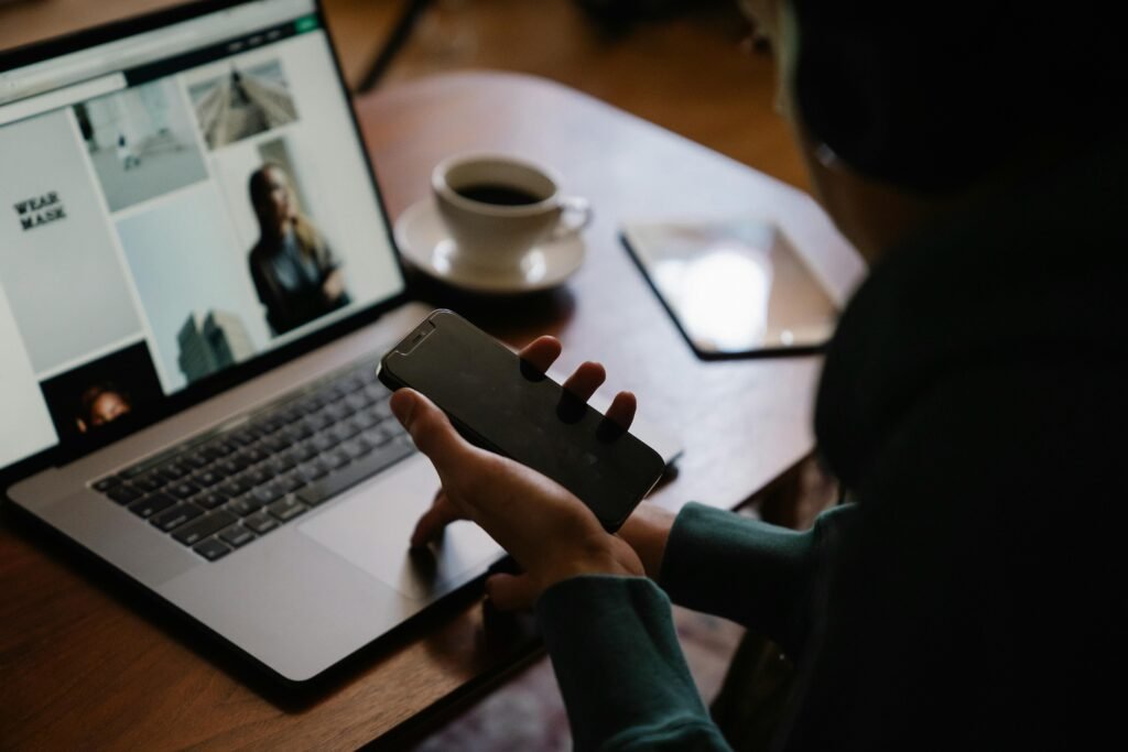 Key Differences Between .com and .co